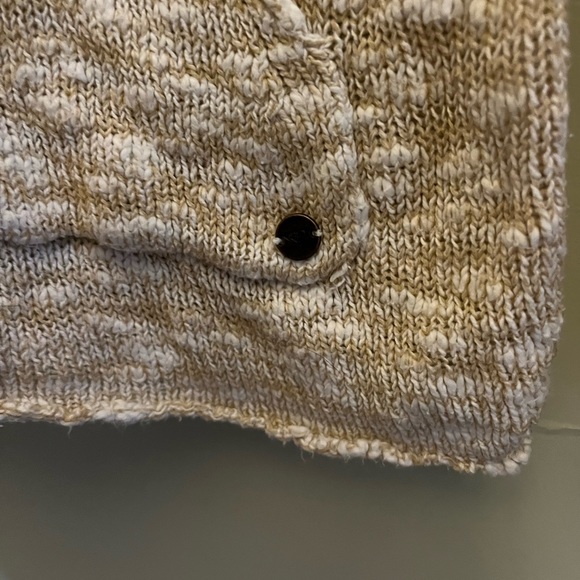 Tan and whit hooded Roxy sweater size small - Picture 2 of 4